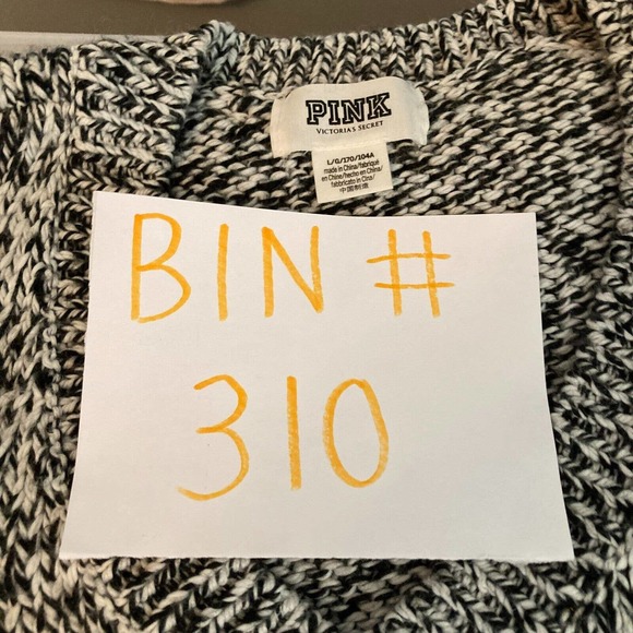 PINK Victorias Secret Sweater Womens Sz L Black White‎ Chunky Knit V Neck Loose - Picture 9 of 9